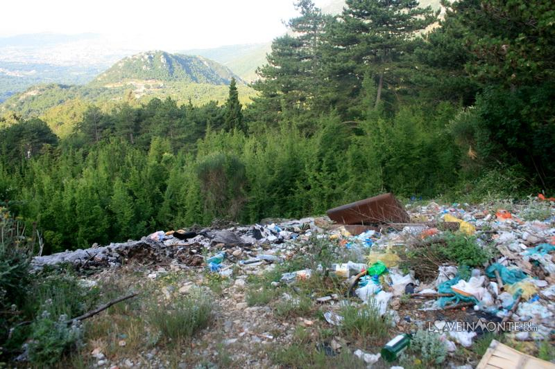 Мусор в Черногории