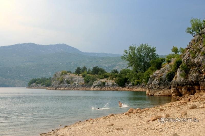 Пляж на озере Крупач, Никшич