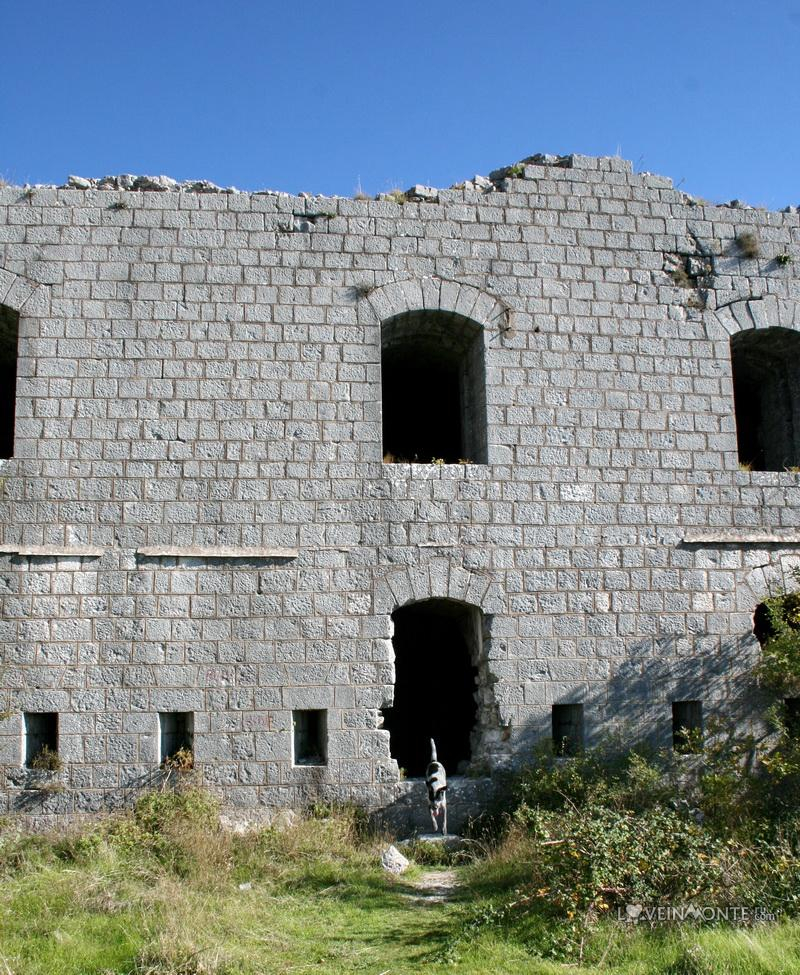 Крепость Космач, Черногория