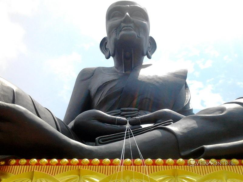 Черный монах Храм Wat Bo Phut Tharam на Самуи
