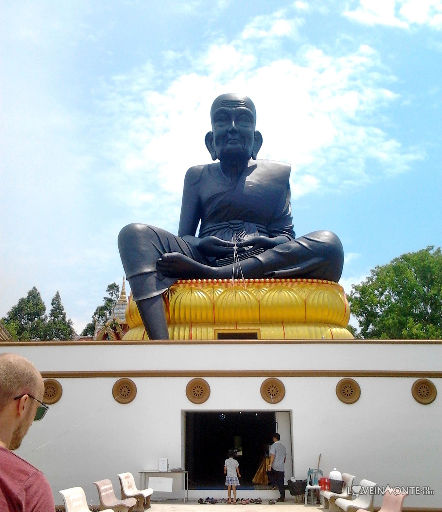 Черный монах Храм Wat Bo Phut Tharam на Самуи