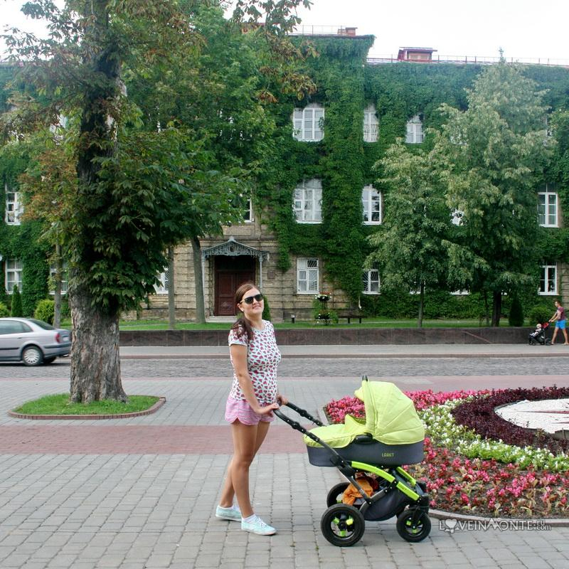 Коляска для младенца
