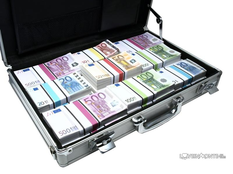 Много денег в чемодане