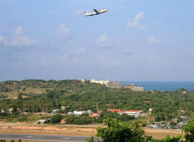 Смотровая площадка с видом на аэропорт на Самуи