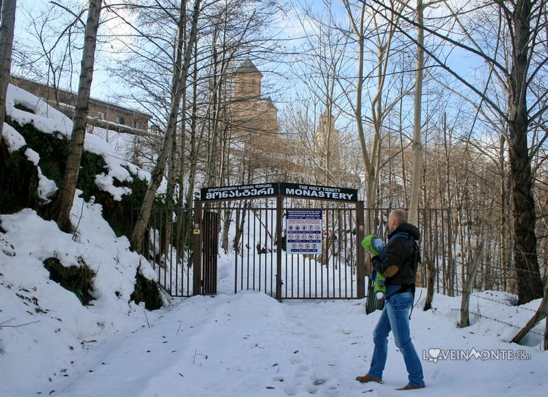 храм святой троицы самеба на горе самеба. Смотреть фото храм святой троицы самеба на горе самеба. Смотреть картинку храм святой троицы самеба на горе самеба. Картинка про храм святой троицы самеба на горе самеба. Фото храм святой троицы самеба на горе самеба