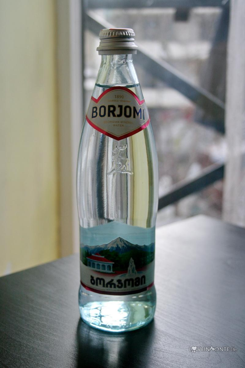 Мин воды грузия. Боржоми (минеральная вода). Боржоми минеральная вода источник. Боржоми бутылка в Грузии. Боржоми Грузинская вода.