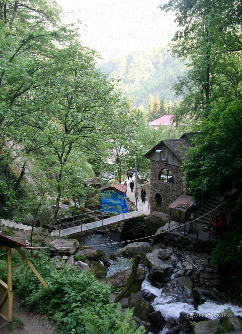 Водопад Махунцети