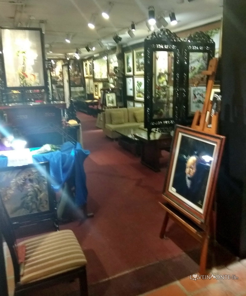 Выставка шелка в Нячанге